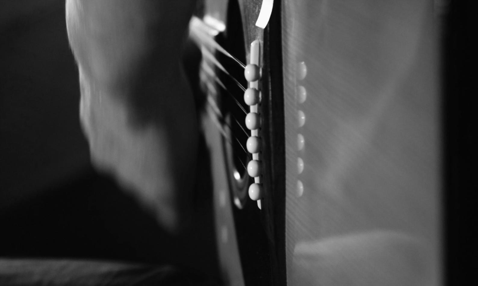 Strumenti musicali rinascimentali in una bottega d'epoca